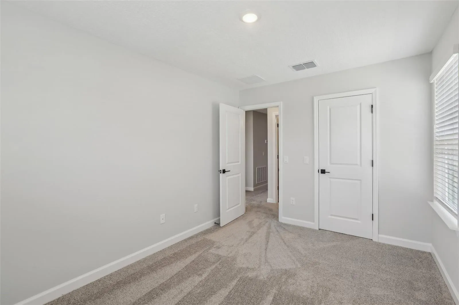 Representative images and renderings are for illustrative purposes. Actual structural options and design finishes of home may vary.