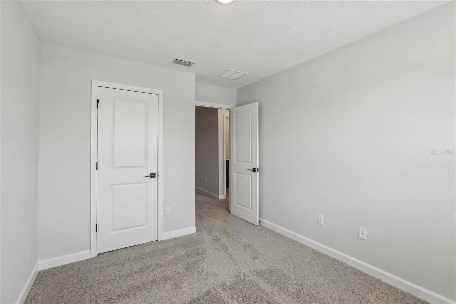 Representative images and renderings are for illustrative purposes. Actual structural options and design finishes of home may vary.