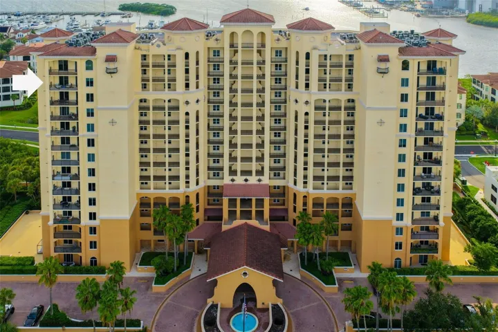 "01" End Unit - Castillo Tower
