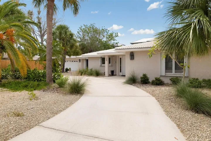 Convenient circular driveway