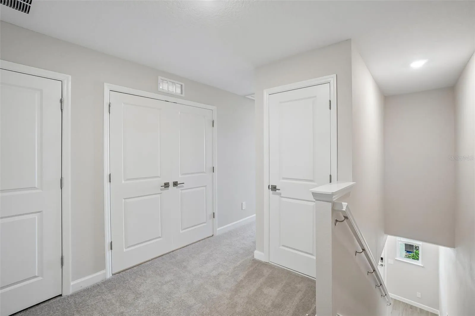 Representative images and renderings are for illustrative purposes. Actual structural options and design finishes of home may vary.