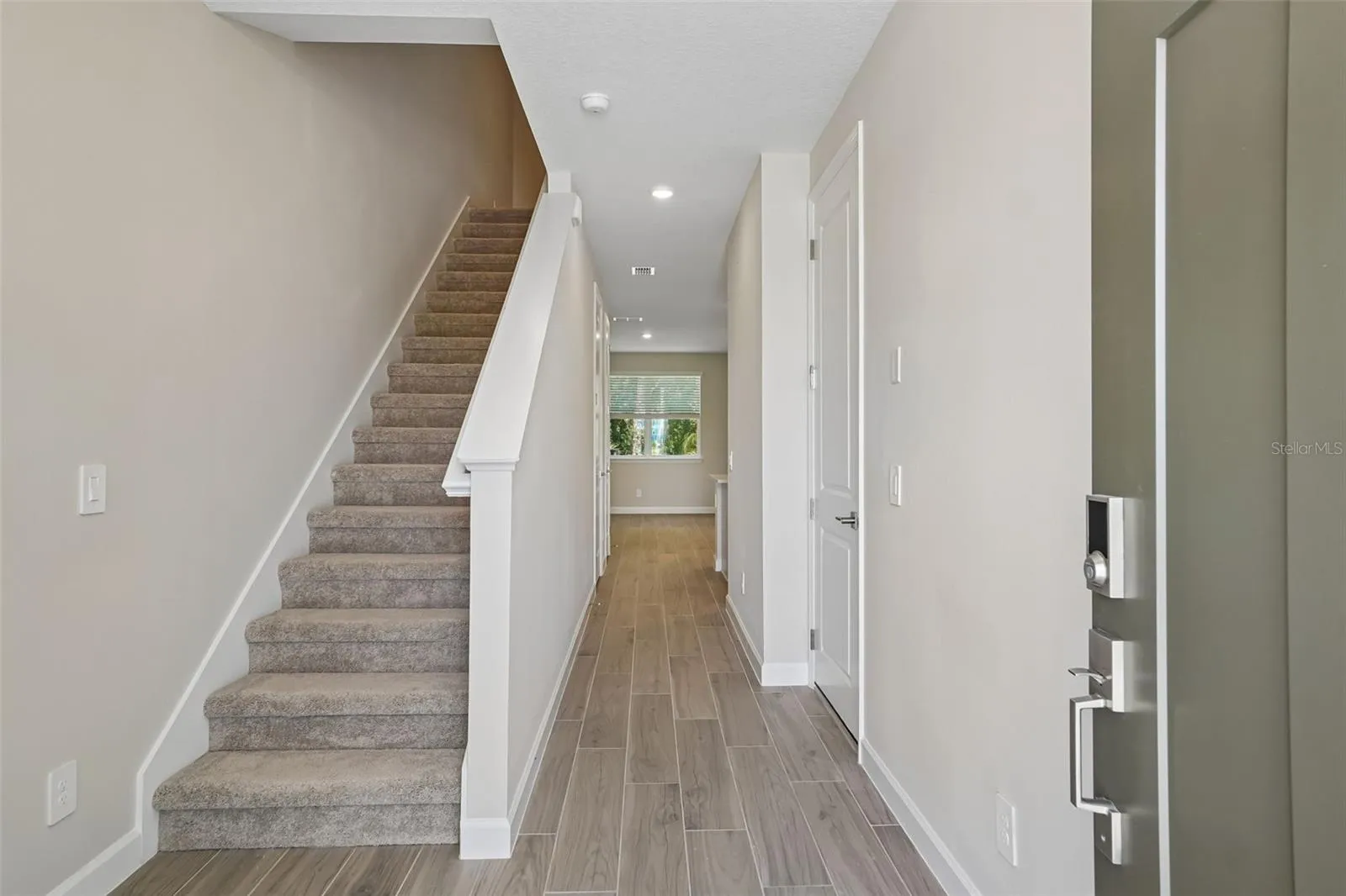 Representative images and renderings are for illustrative purposes. Actual structural options and design finishes of home may vary.