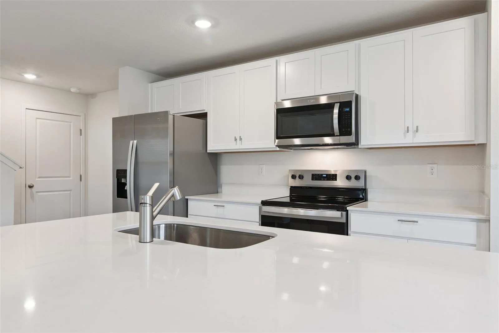 Quartz counter tops.