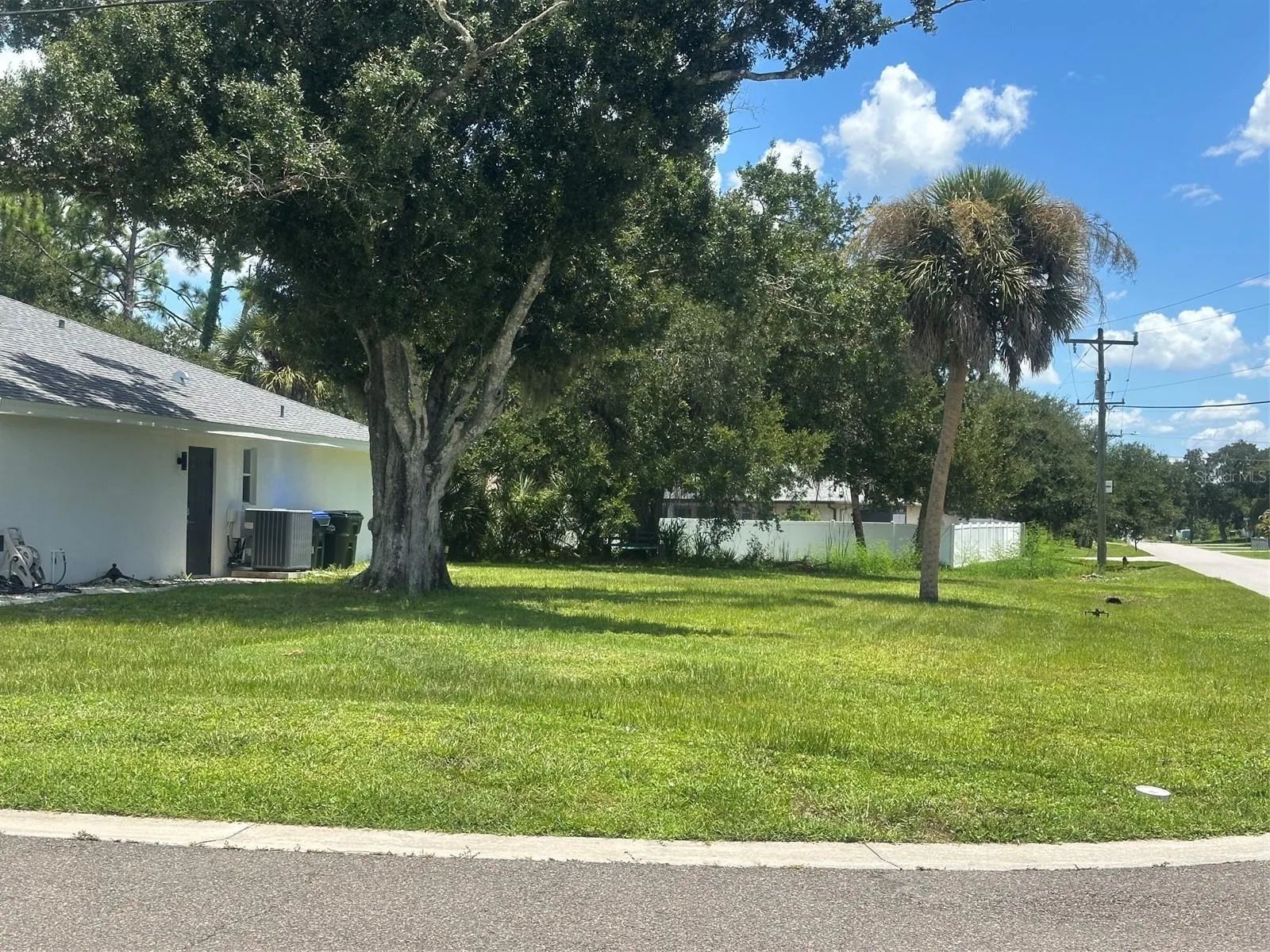 SIDE FRONT CORNER VIEW