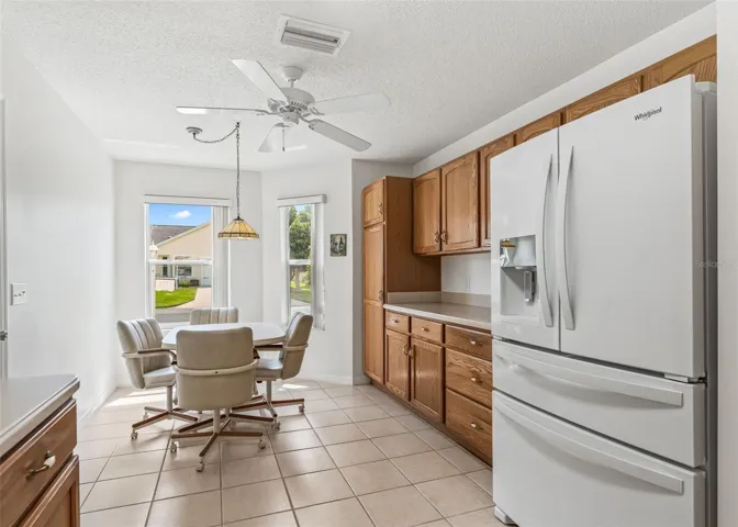 Kitchen showing breakfast nook