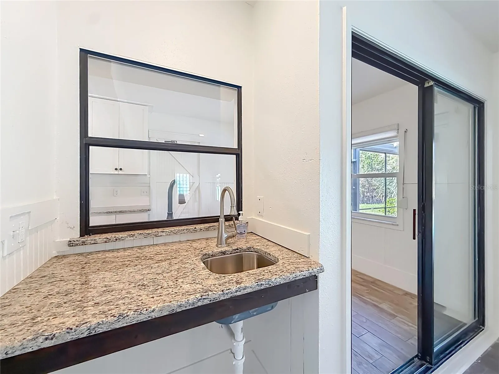 Wet bar in Florida Room