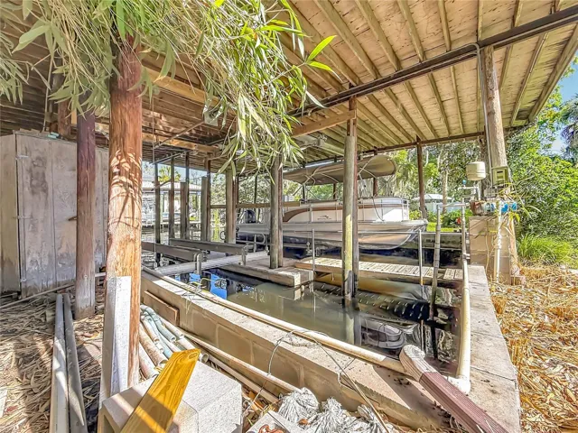 43'x32' covered Boathouse with Lift