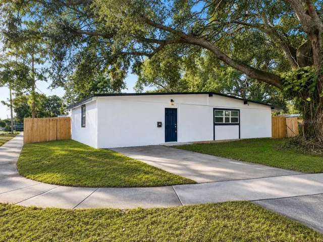Corner Lot, Fully fenced