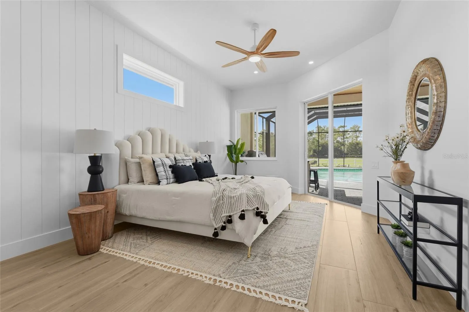 Primary suite with lanai access