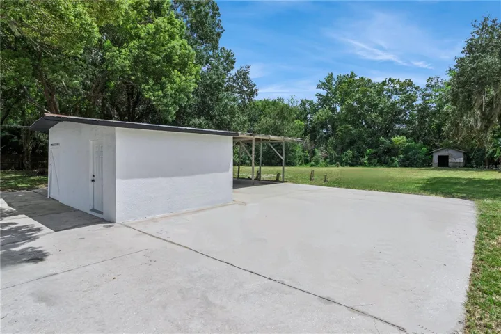 Detached workshop + multiple car carport