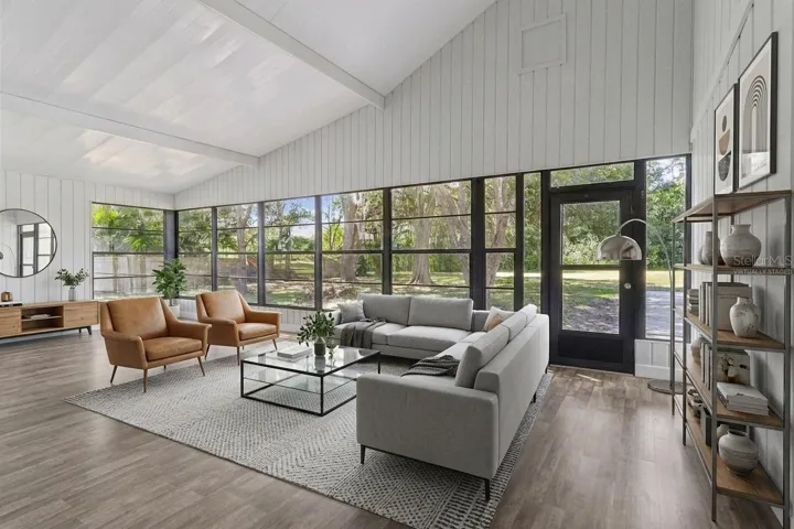 Virtually staged florida room| bonus room
