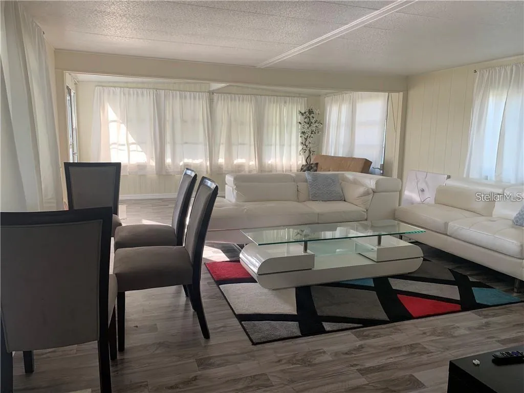 Living/Dining Area