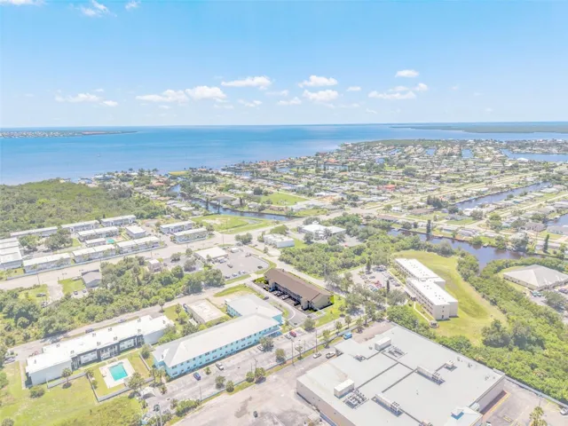 Bottom Floor 2/2 Corner Unit With Charlotte Harbor Amenities