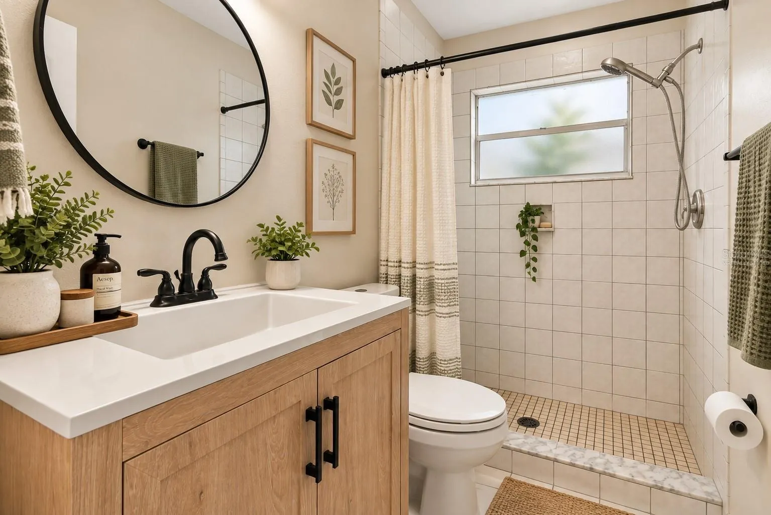 Master Bath, Virtually Staged