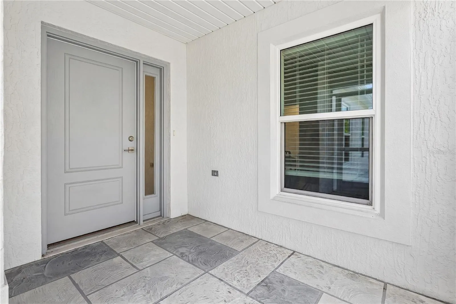 Screened Front Entry