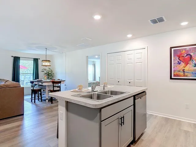 Kitchen dining roomView