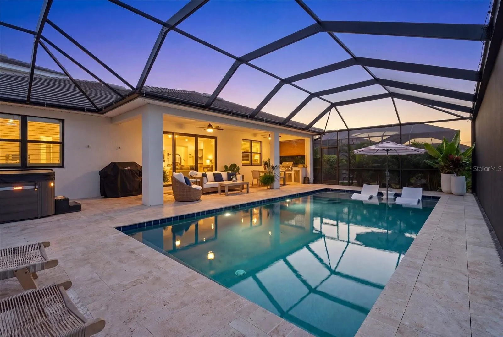 Virtual Twilight Photo of the Lanai and Pool