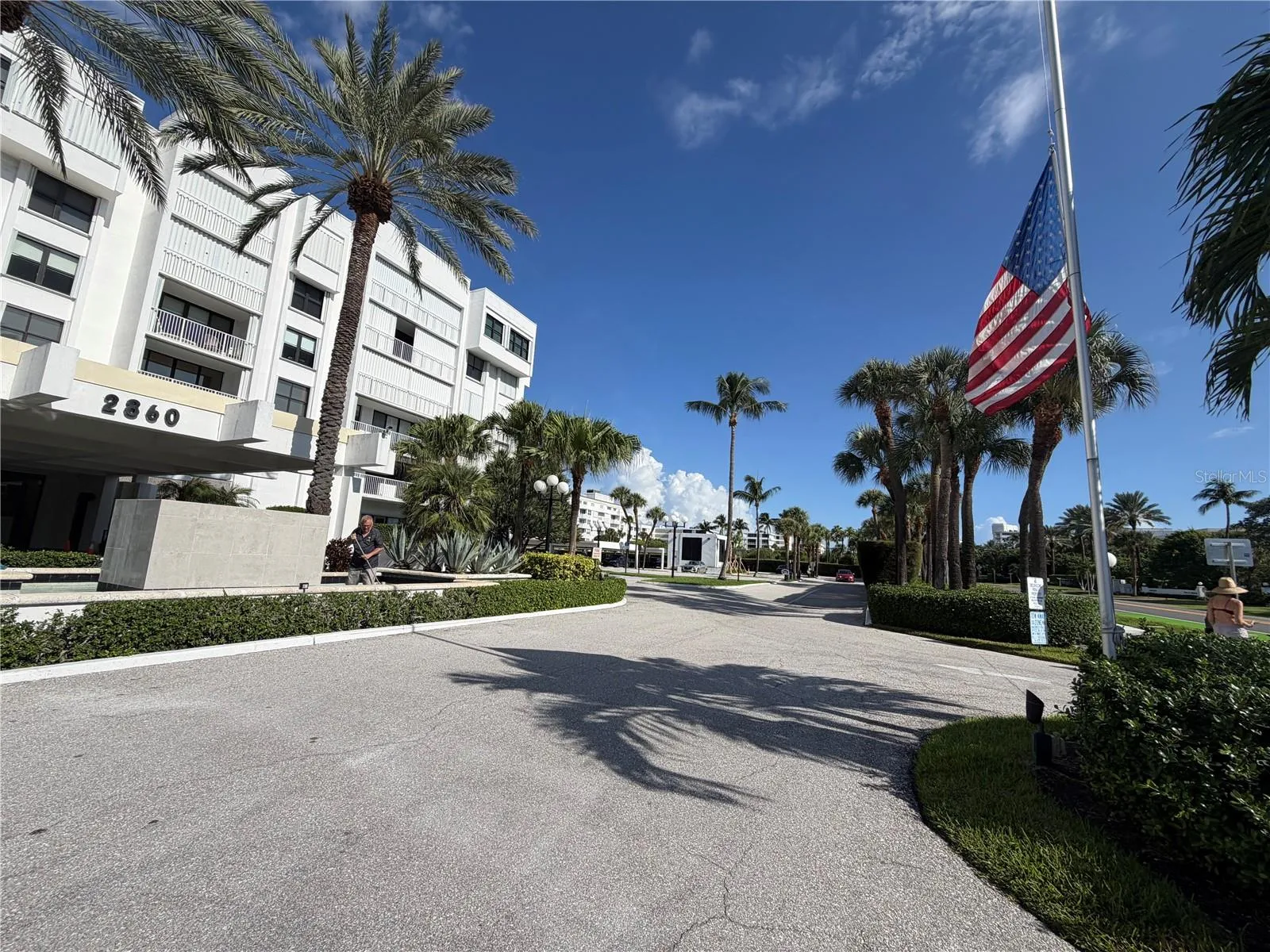 Entry port cochere
