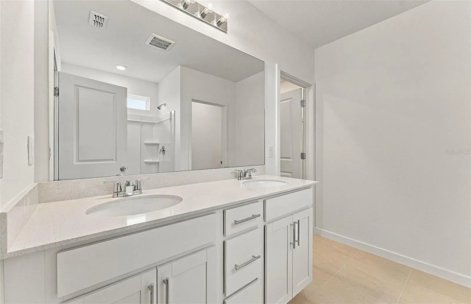 Owner's Bath w/Dual Sinks