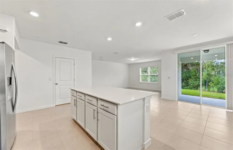Center Island w/Storage