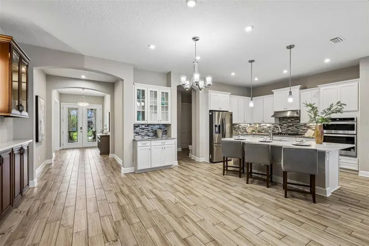Eat-in Kitchen