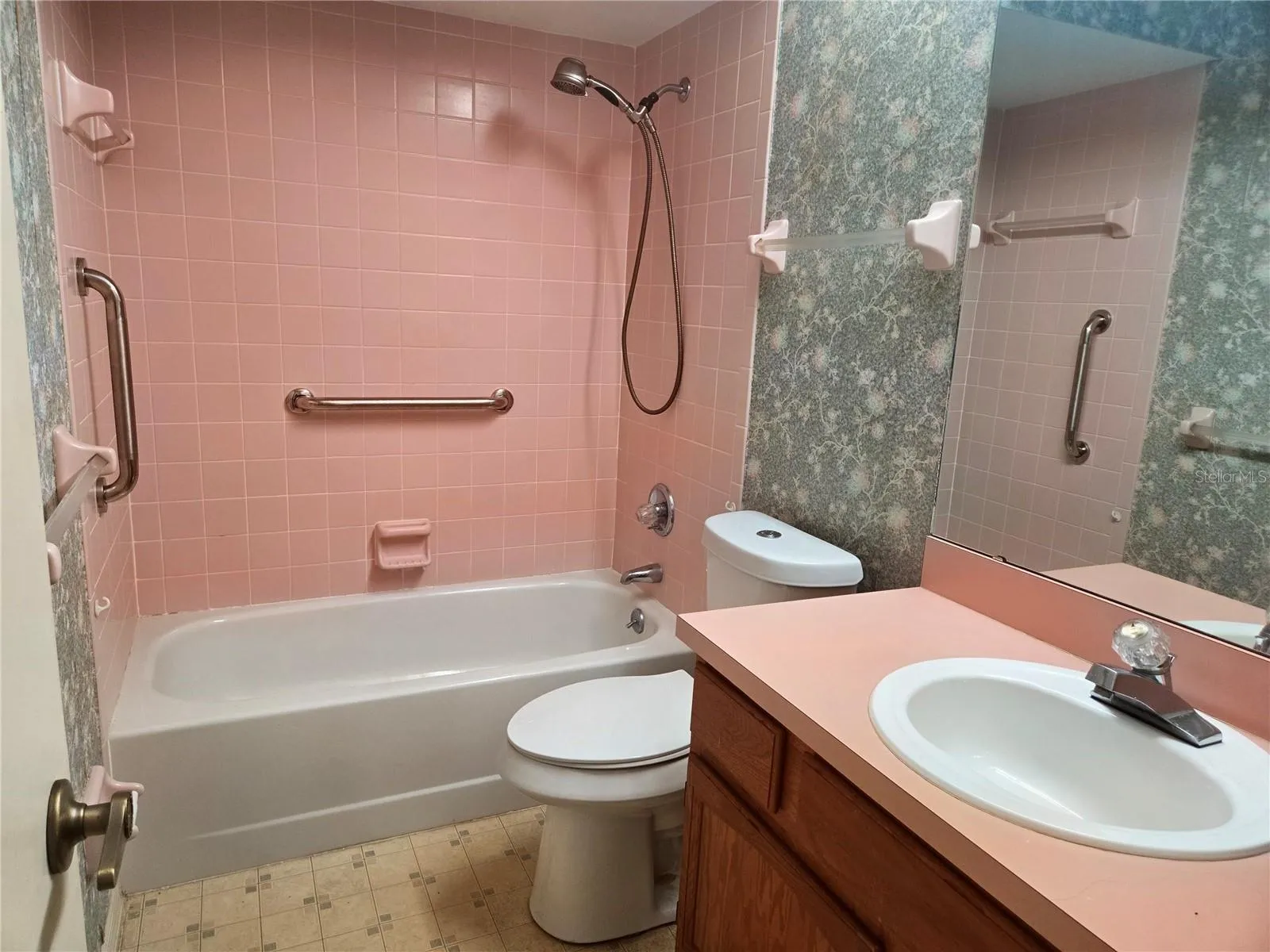 Hall bath rom