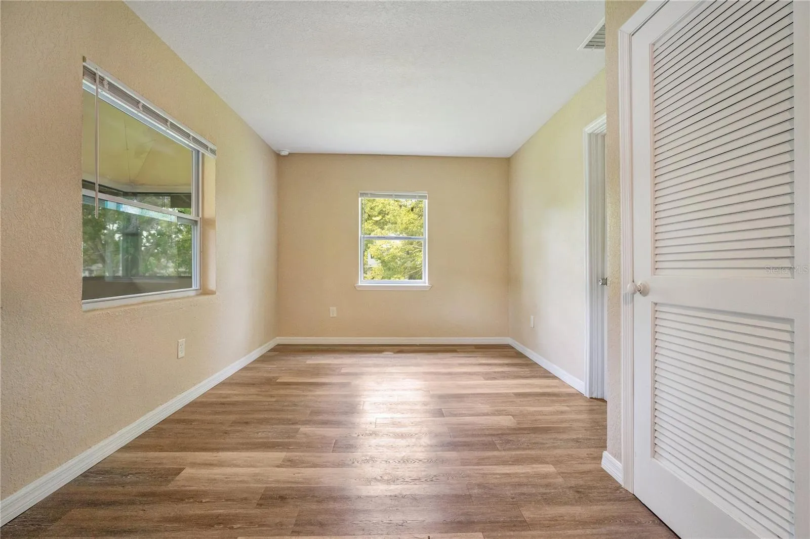 Second Floor Unit,Living/Dining Room