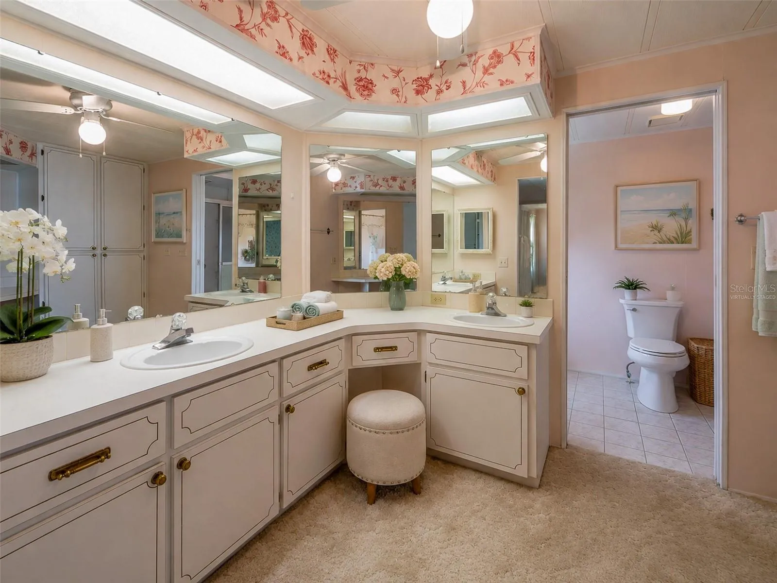 Primary bath virtually staged