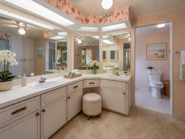 Primary bath virtually staged