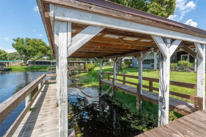 Covered dock with lift