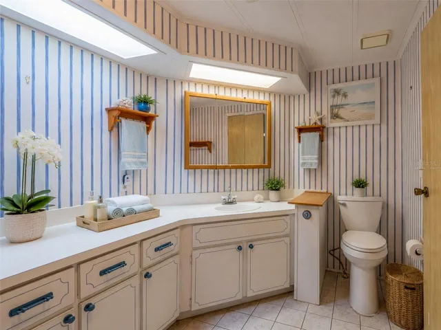 Second bathroom, virtually staged