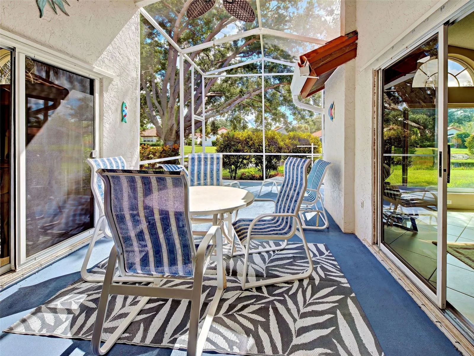 Lanai with plenty of room to relax.