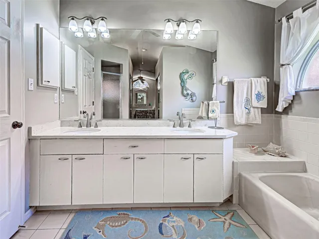 Primary ensuite bathroom.