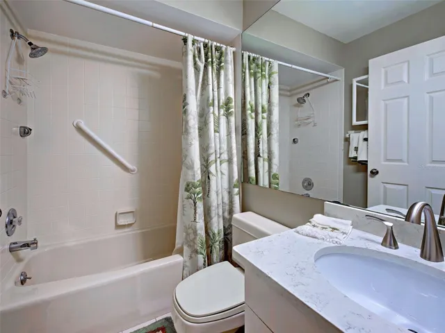 Ensuite bathroom.