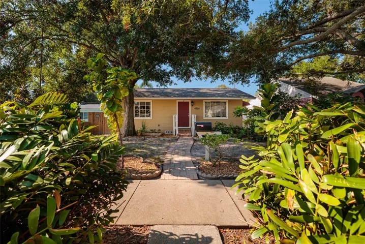 Pasadena Estate, historic brick streets