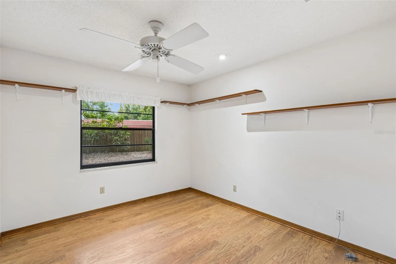 Bedroom 2/office