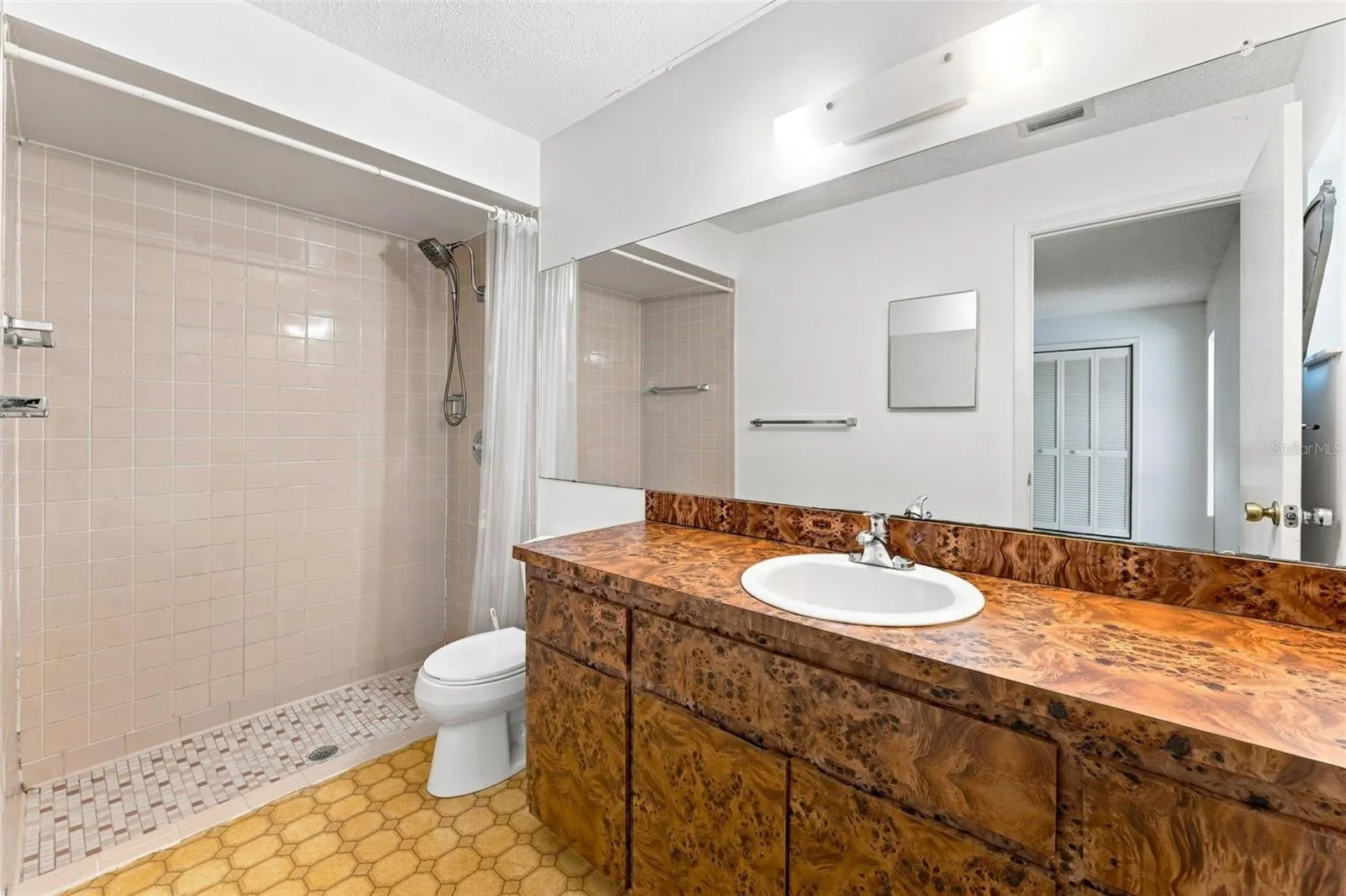Primary Bathroom!