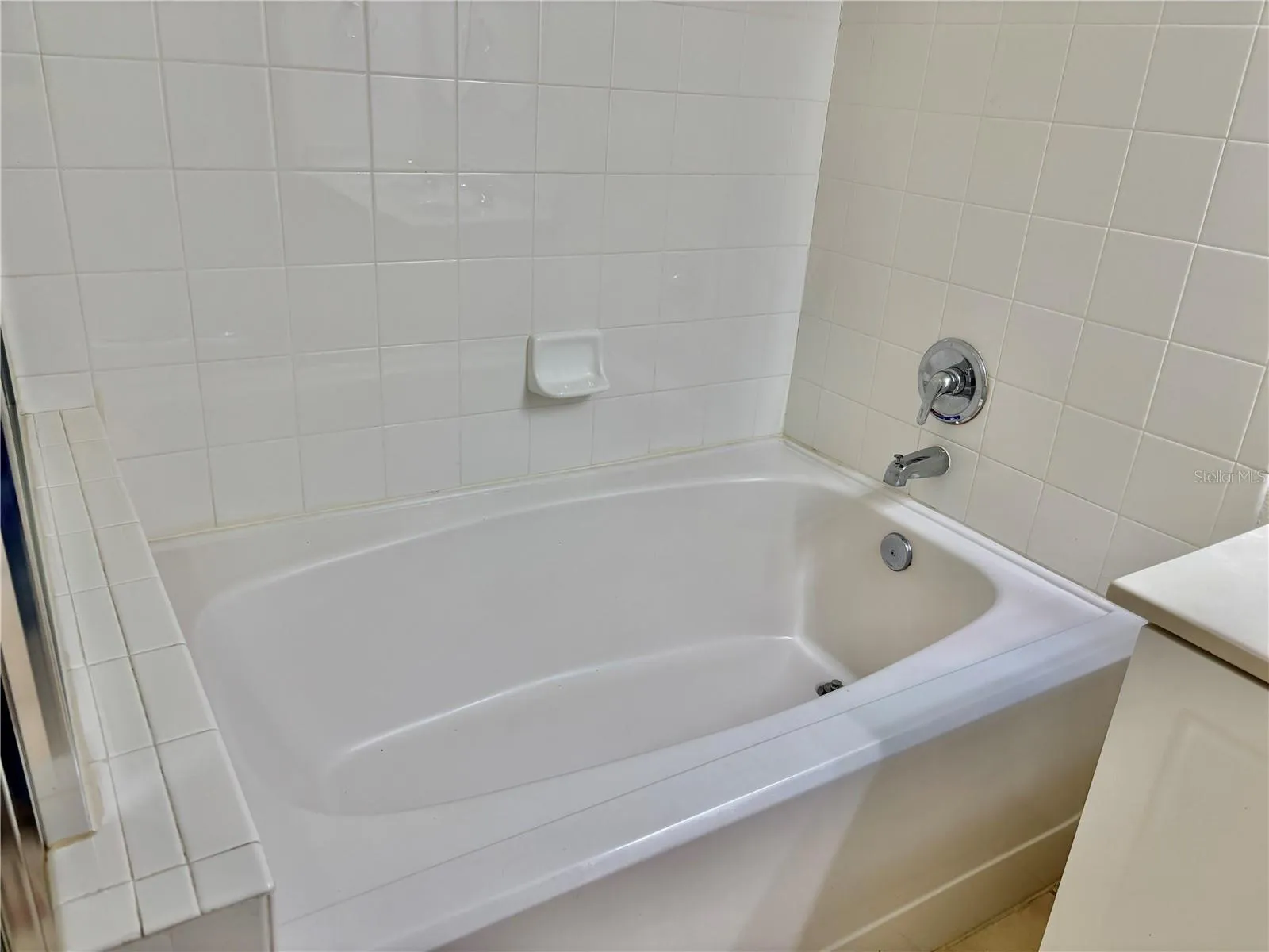 Primary tub en suite.