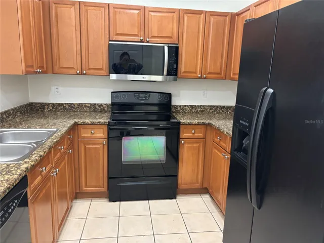 Abundant cabinets!