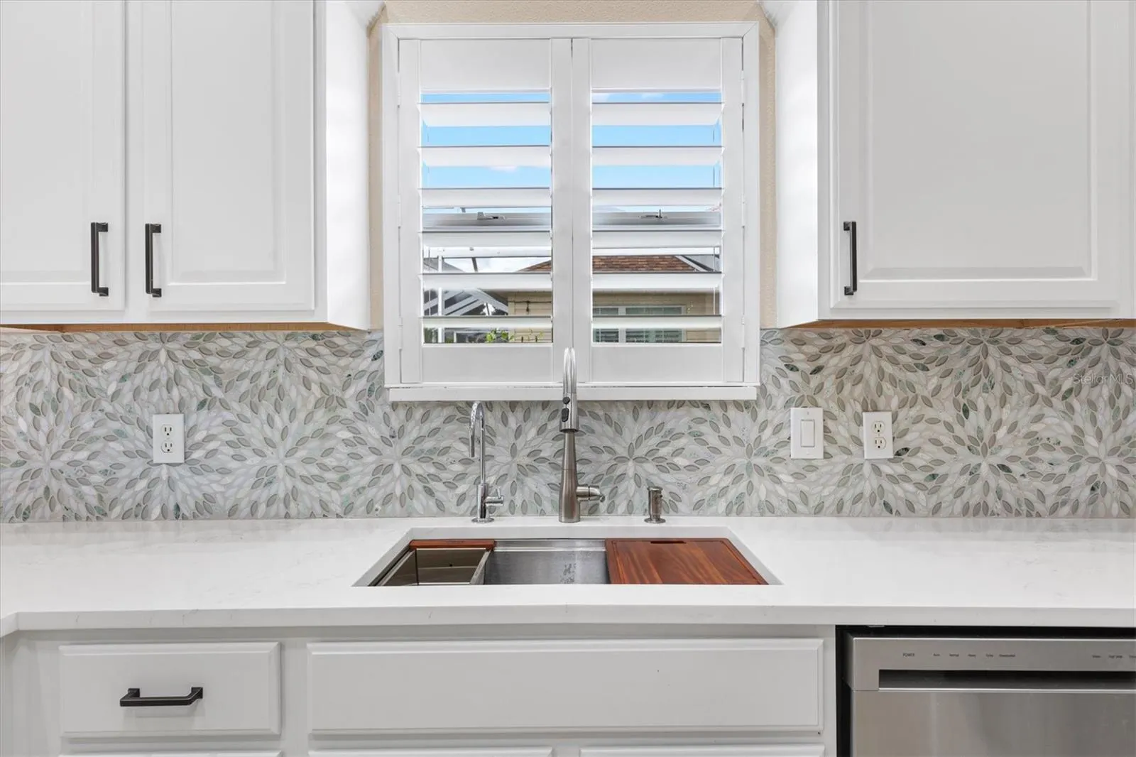 GLASS TILE BACKSPLASH