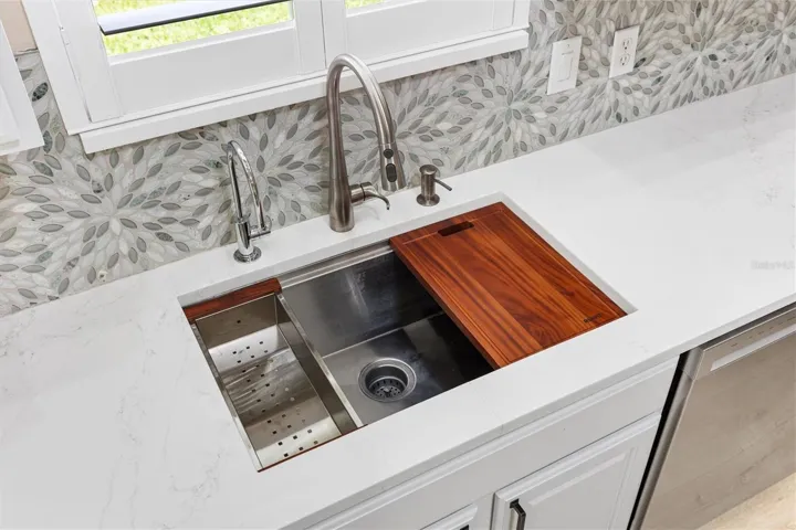 NEW FAUCET &amp; RUVATI SINK WITH ACCESSORIES (MORE ACCESSORIES IN THE DRAWER)