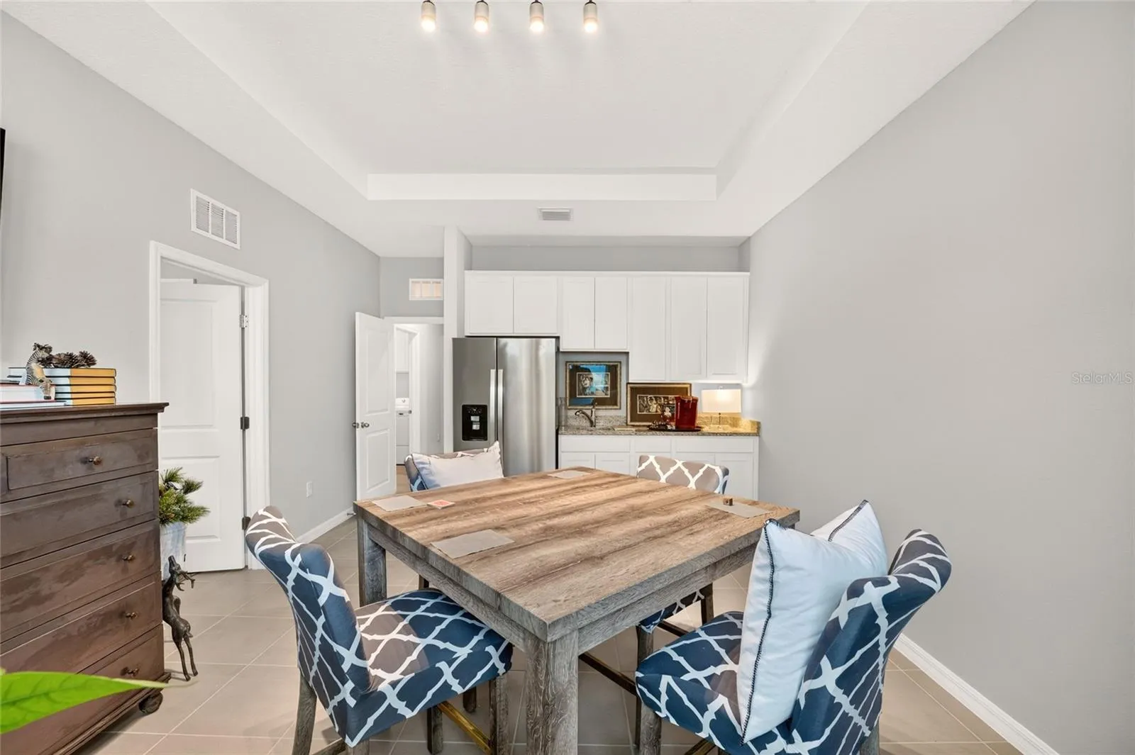 IN-LAW SUITE KITCHENETTE/LIVING AREA