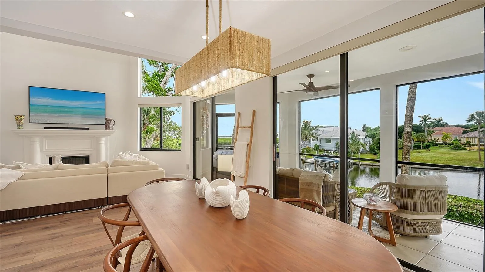 RELAX IN YOUR SPACIOUS DINING ROOM THAT HAS WATERVIEWS ALL DAY ...