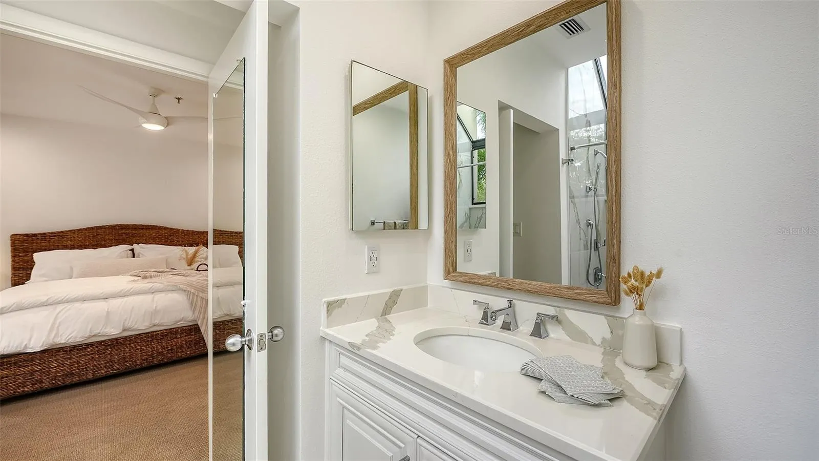 LOVELY VANITY W/ QUARTZ TOP