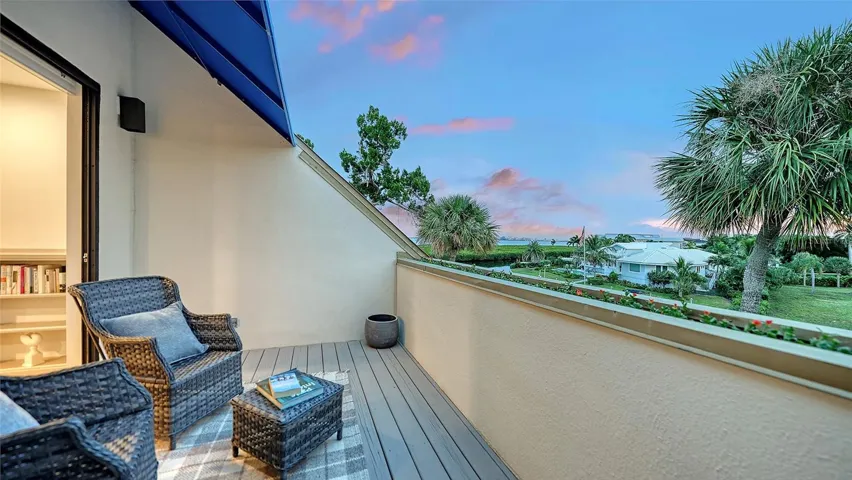 ESCAPE TO THIS VIEW NOW !