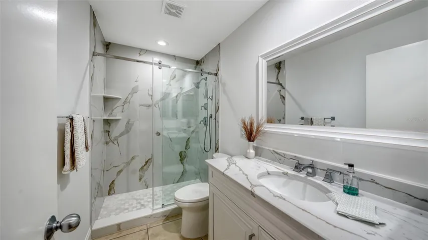 1ST FLOOR GUEST BATH