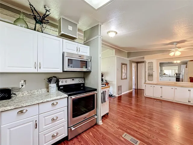 Kitchen to Breakfast Area