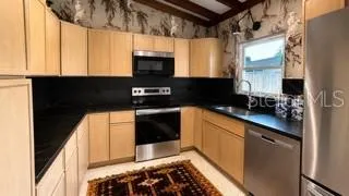 1402 Phyllis St, Lakeland, Florida 33803 — photo 7