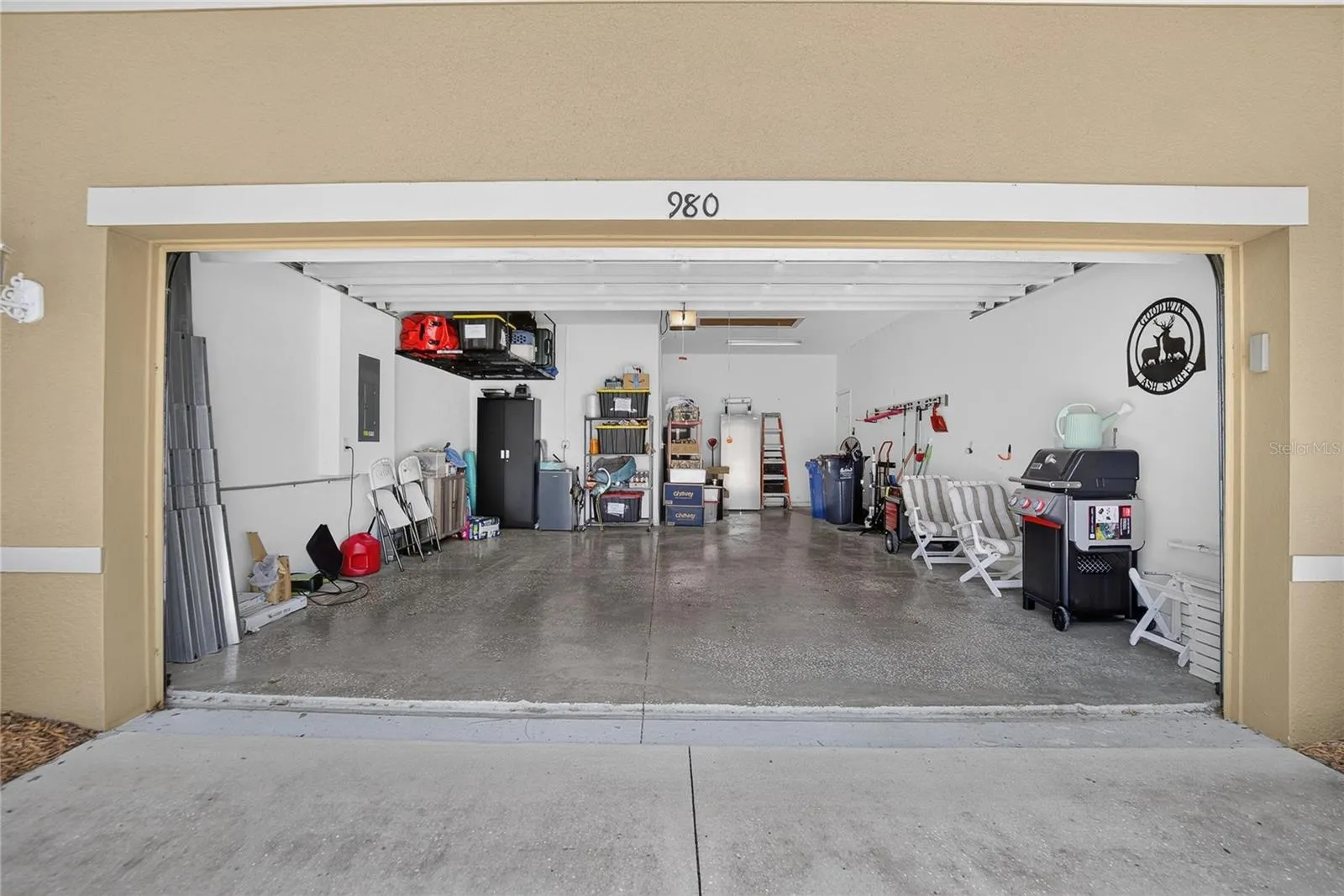 Over-sized 2 1/2 car garage