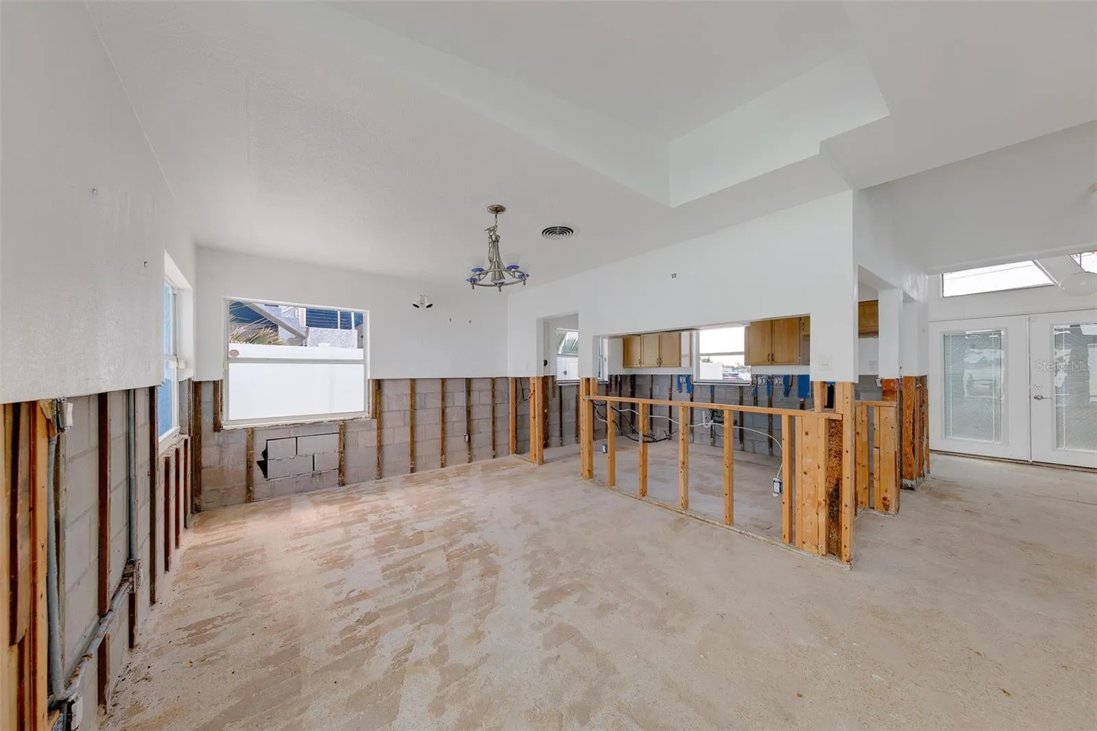 DINING/KITCHEN